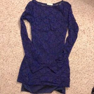 Lace dress with mid back cutout